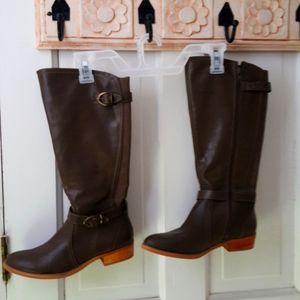 Like new BARE TRAPS boots